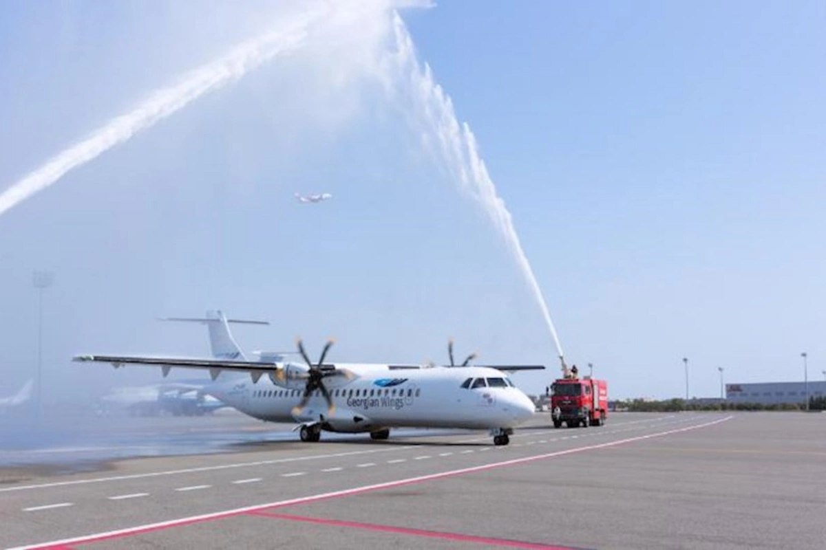 Gürcüstan aviaşirkəti Bakıya ilk reysini həyata keçirdi — FOTO