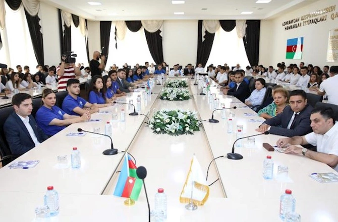 AHİK “Heydər Əliyev İli” çərçivəsində gənclərin iştirakı ilə konfrans keçirib — FOTO AHİK “Heydər Əliyev İli” çərçivəsində gənclərin iştirakı ilə konfrans keçirib — FOTO