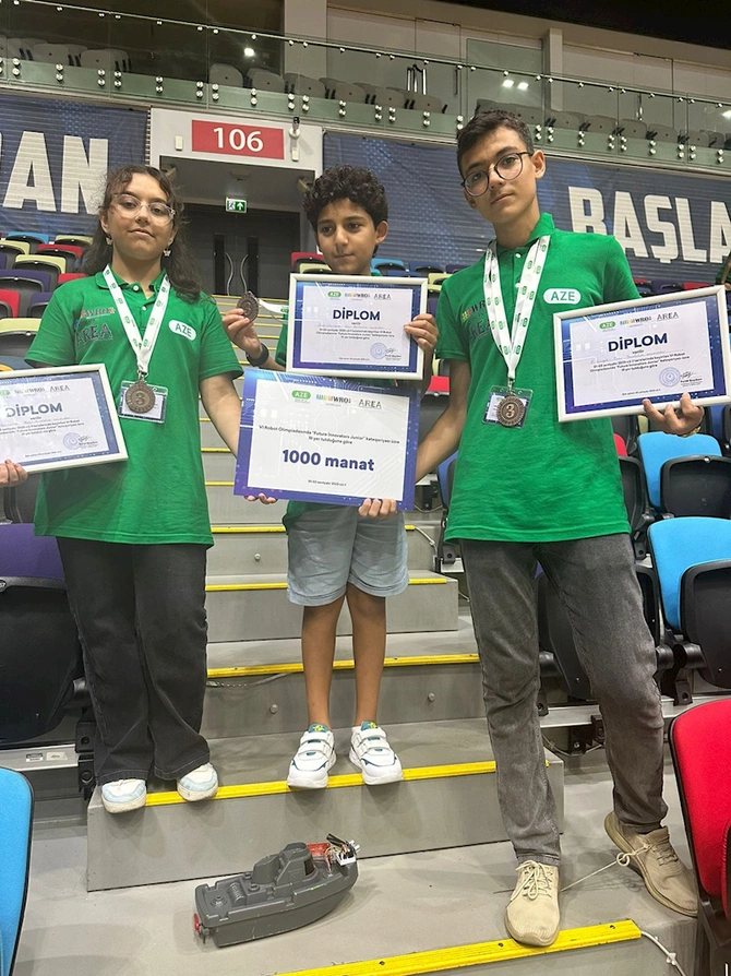 Gəncənin şagirdləri VI Robot Olimpiadasında medala layiq görülüblər — FOTOLAR