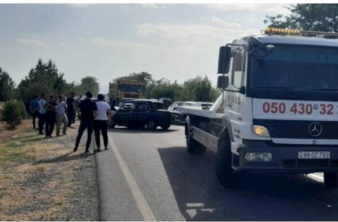 AQTA-nın əməkdaşları ağır qəza keçirdi: Ölən və yaralananlar var — FOTOLAR AQTA-nın əməkdaşları ağır qəza keçirdi: Ölən və yaralananlar var — FOTOLAR