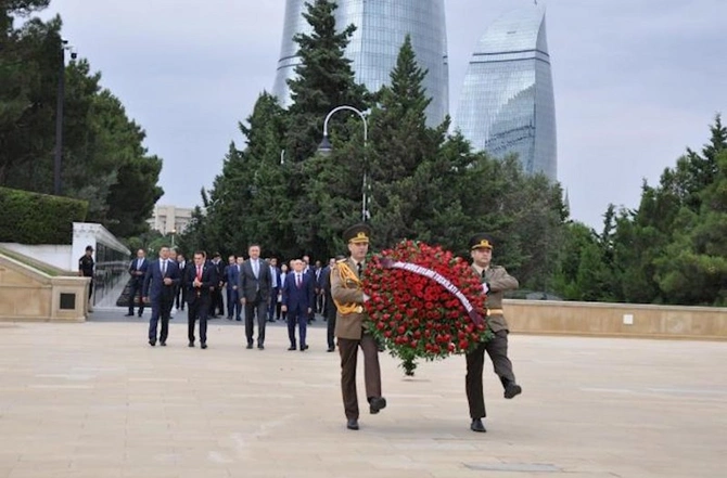 TDT nazirləri Ulu Öndərin məzarını və Şəhidlər xiyabanını ziyarət etdilər — FOTO