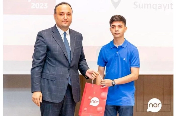 “Nar”dan təhsilə dəstək: Ən çox bal toplayan abituriyentlər mükafatlandırıldı “Nar”dan təhsilə dəstək: Ən çox bal toplayan abituriyentlər mükafatlandırıldı