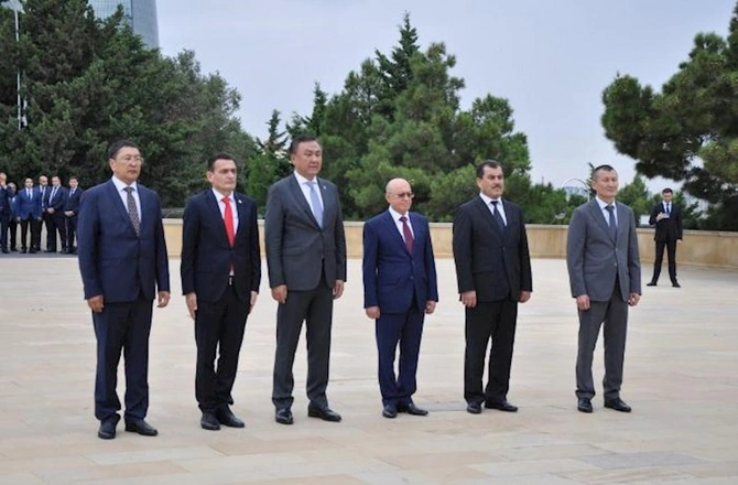TDT nazirləri Ulu Öndərin məzarını və Şəhidlər xiyabanını ziyarət etdilər — FOTO