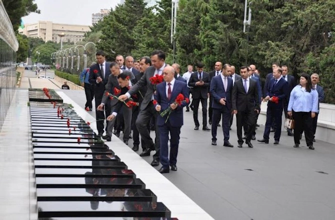 TDT nazirləri Ulu Öndərin məzarını və Şəhidlər xiyabanını ziyarət etdilər — FOTO