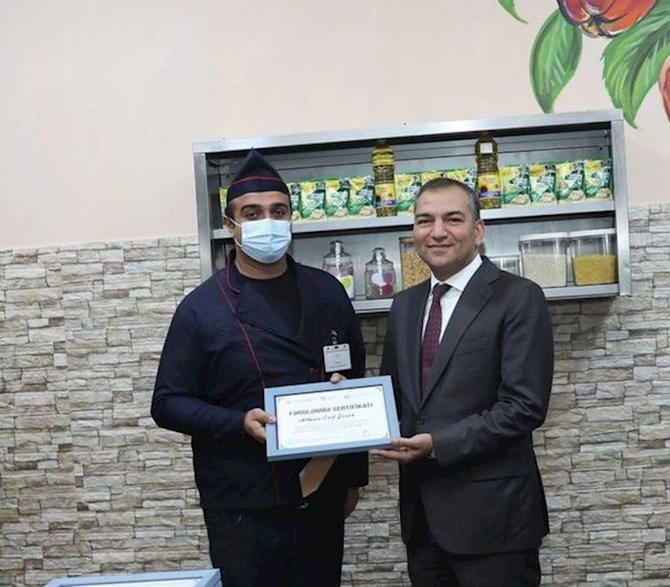 Aşpazlıq kursuna cəlb edilmiş məhkumlara sertifikatlar təqdim edildi — FOTOLAR