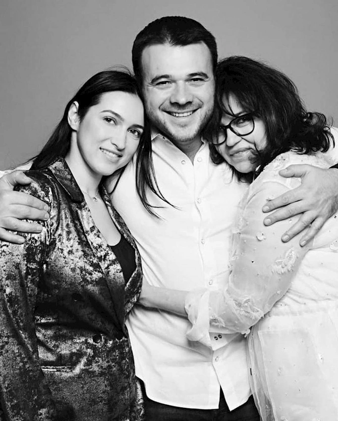 Emin Ağalarov bacısı ilə fotolarını paylaşdı Emin Ağalarov bacısı ilə fotolarını paylaşdı