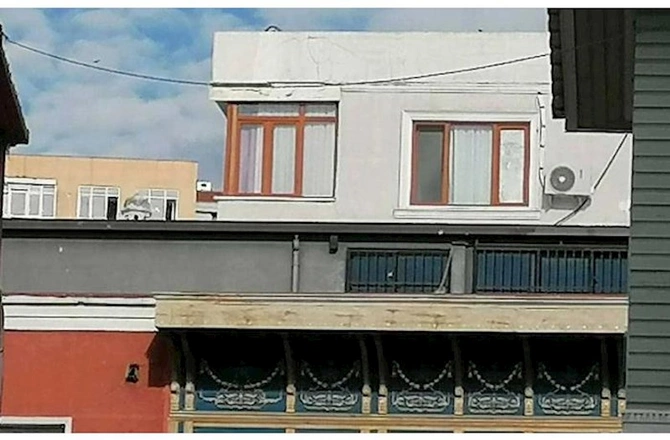 Hacıbala Abutalıbovun oğlu İstanbulda tarixi binanın üzərində əlavə tikili inşa edib — FOTO Hacıbala Abutalıbovun oğlu İstanbulda tarixi binanın üzərində əlavə tikili inşa edib — FOTO