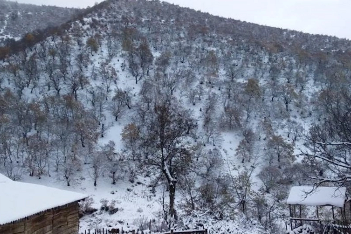 Dağlıq rayonlarda qar yağıb, Bakıda külək güclənib — FAKTİKİ HAVA