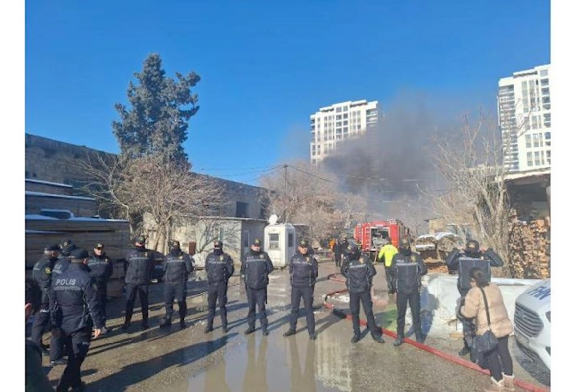Baş prokurorun və nazirin müavinləri yanğın yerində