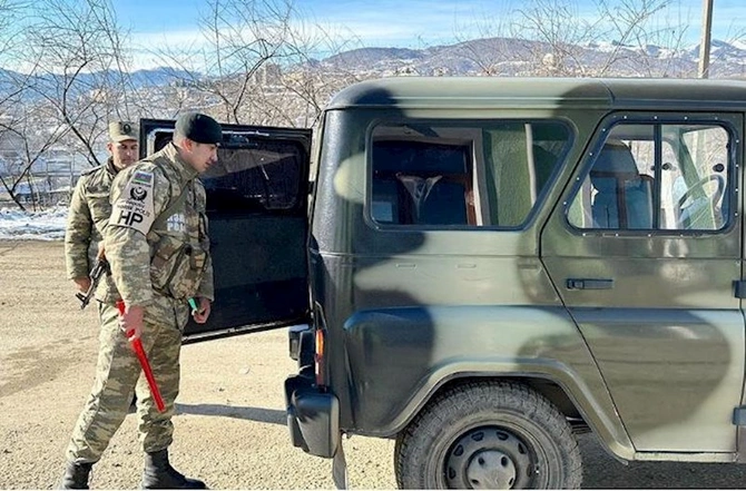 Qarabağda hərbi kolonların təhlükəsiz hərəkəti təmin edilir — FOTOLAR Qarabağda hərbi kolonların təhlükəsiz hərəkəti təmin edilir — FOTOLAR
