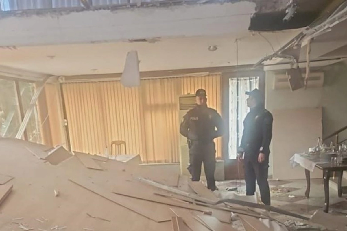 Bakıda mərasim evinin tavanı çökdü: Xəsarət alanlar var — FOTO
