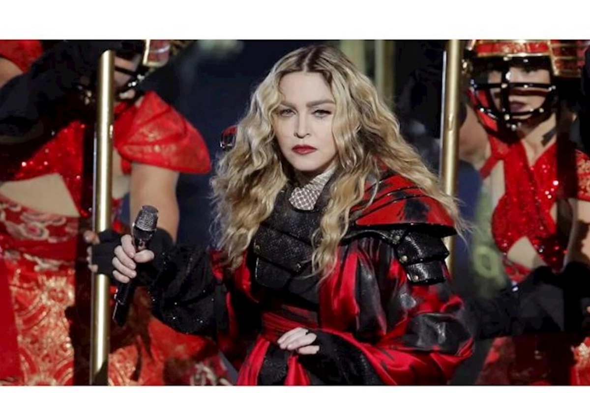 Madonna pərəstişkarları tərəfindən məhkəməyə verildi