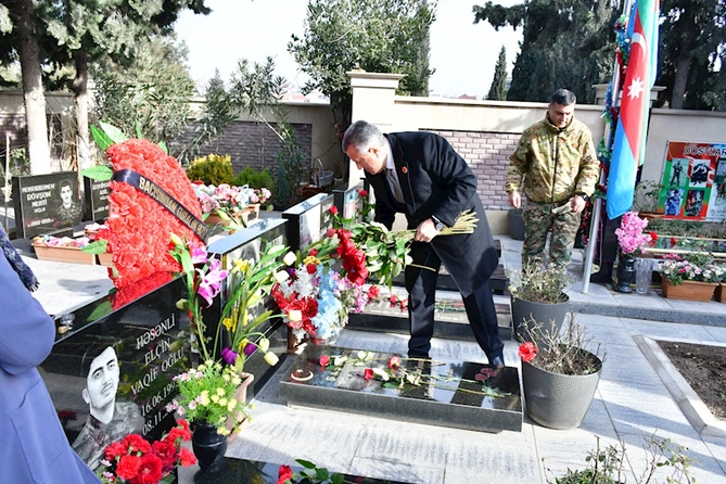 Abşeron rayonunda 20 Yanvar şəhidlərinin xatirəsi böyük ehtiramla yad edilib — FOTOLAR Abşeron rayonunda 20 Yanvar şəhidlərinin xatirəsi böyük ehtiramla yad edilib — FOTOLAR