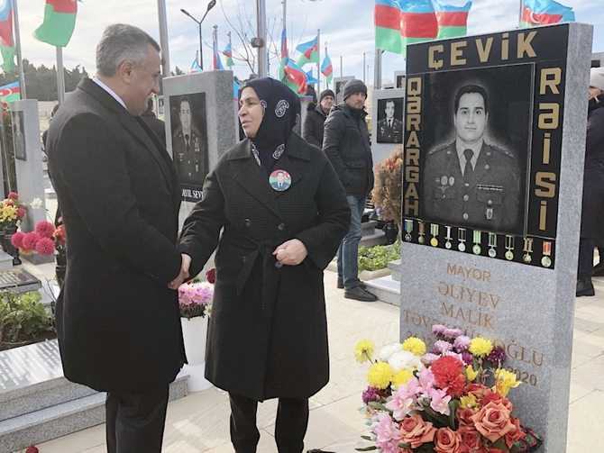 Abşeron rayonunda 20 Yanvar şəhidlərinin xatirəsi böyük ehtiramla yad edilib — FOTOLAR Abşeron rayonunda 20 Yanvar şəhidlərinin xatirəsi böyük ehtiramla yad edilib — FOTOLAR