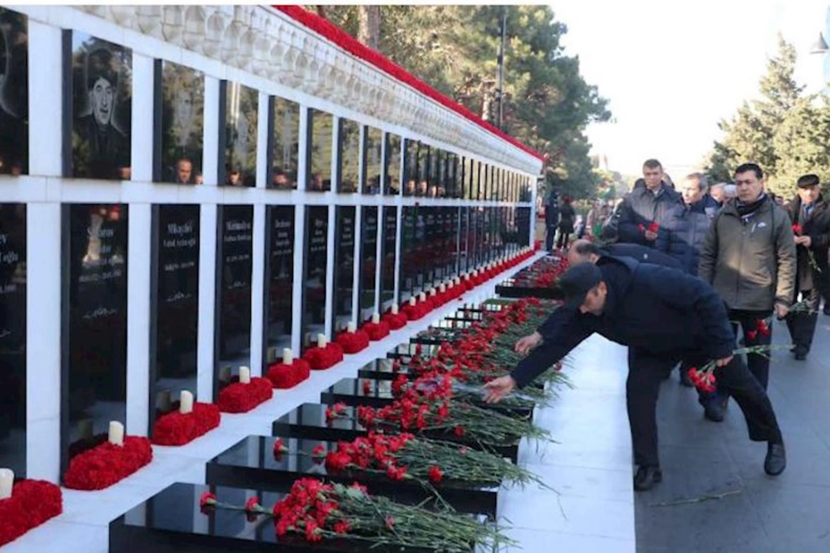 ETSN kollektivi Şəhidlər xiyabanını ziyarət edi — FOTOLAR