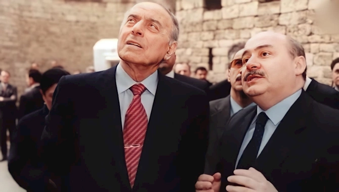 Şəhidlər xiyabanındakı Əbədi Məşəl-in müəllifi: Heydər Əliyev dedi ki, utanmırsınız, indiyə qədər burada bir abidə yoxdur?