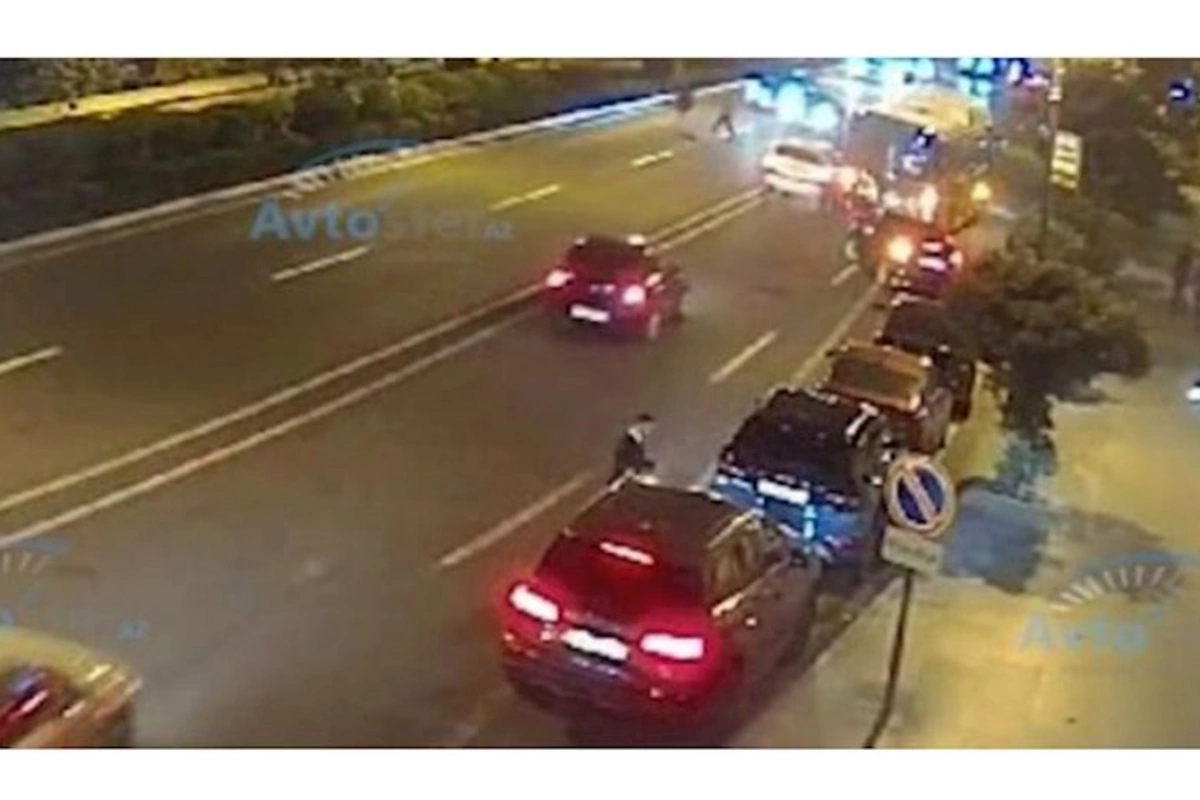 Bakıda yola qaçan piyadanı maşın vurdu — ANBAAN VİDEO