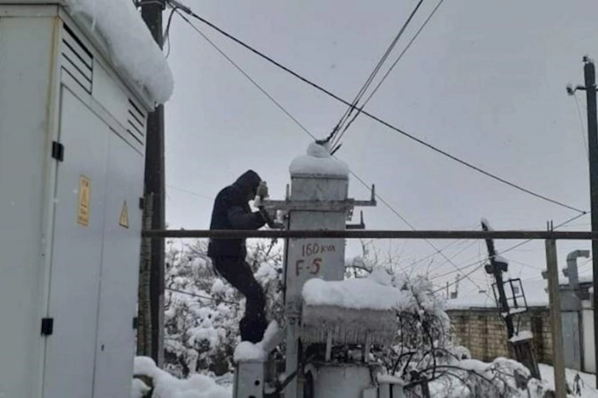 Güclü qar Cəlilabadın 90 kəndini işıqsız qoyub