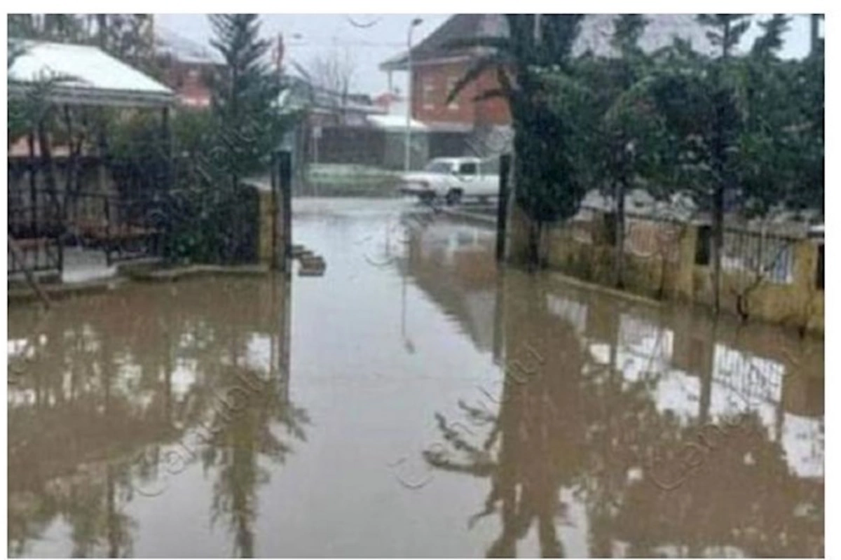 Azərbaycanda Sukanal İdarəsinin həyətini su basdı
