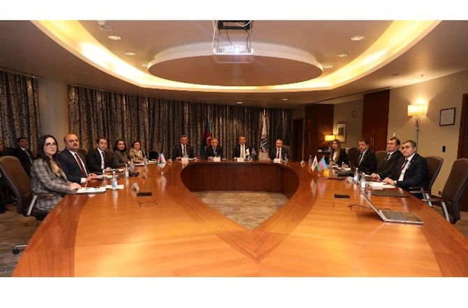 Vəkillər Kollegiyası Rəyasət Heyətinin növbəti iclası keçirildi — FOTOLAR Vəkillər Kollegiyası Rəyasət Heyətinin növbəti iclası keçirildi — FOTOLAR
