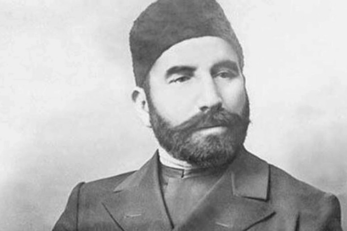 Hacı Zeynalabdin Tağıyevin oğlunun tabutu önündə FOTOSU
