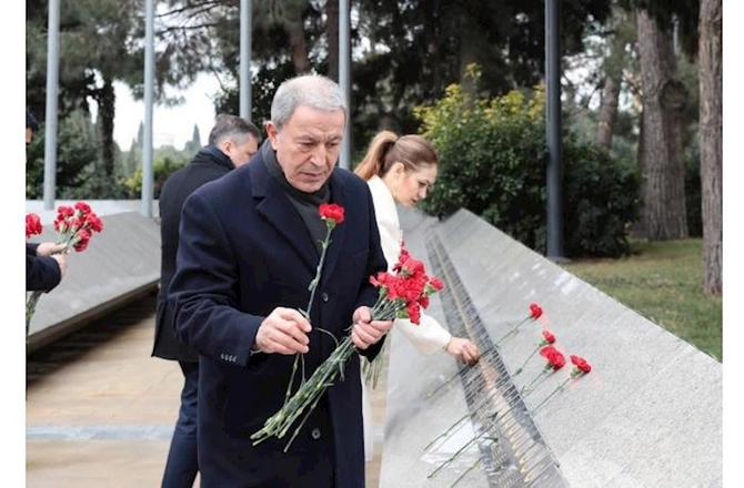 Hulusi Akar Azərbaycana gəldi Hulusi Akar Azərbaycana gəldi
