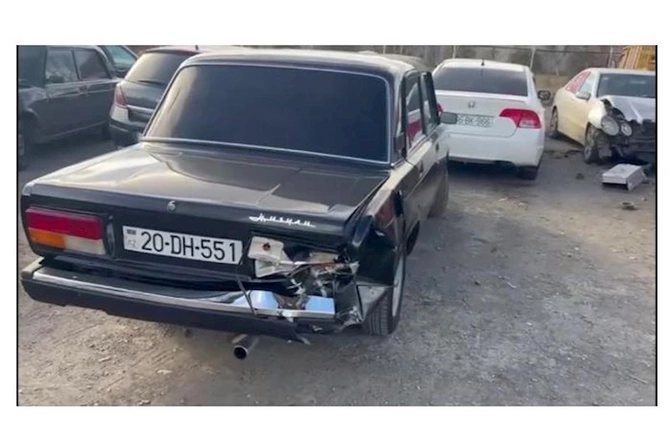 Avtoxuliqanlıq edərək qəza törədən şəxslər saxlanıldı — FOTOLAR Avtoxuliqanlıq edərək qəza törədən şəxslər saxlanıldı — FOTOLAR