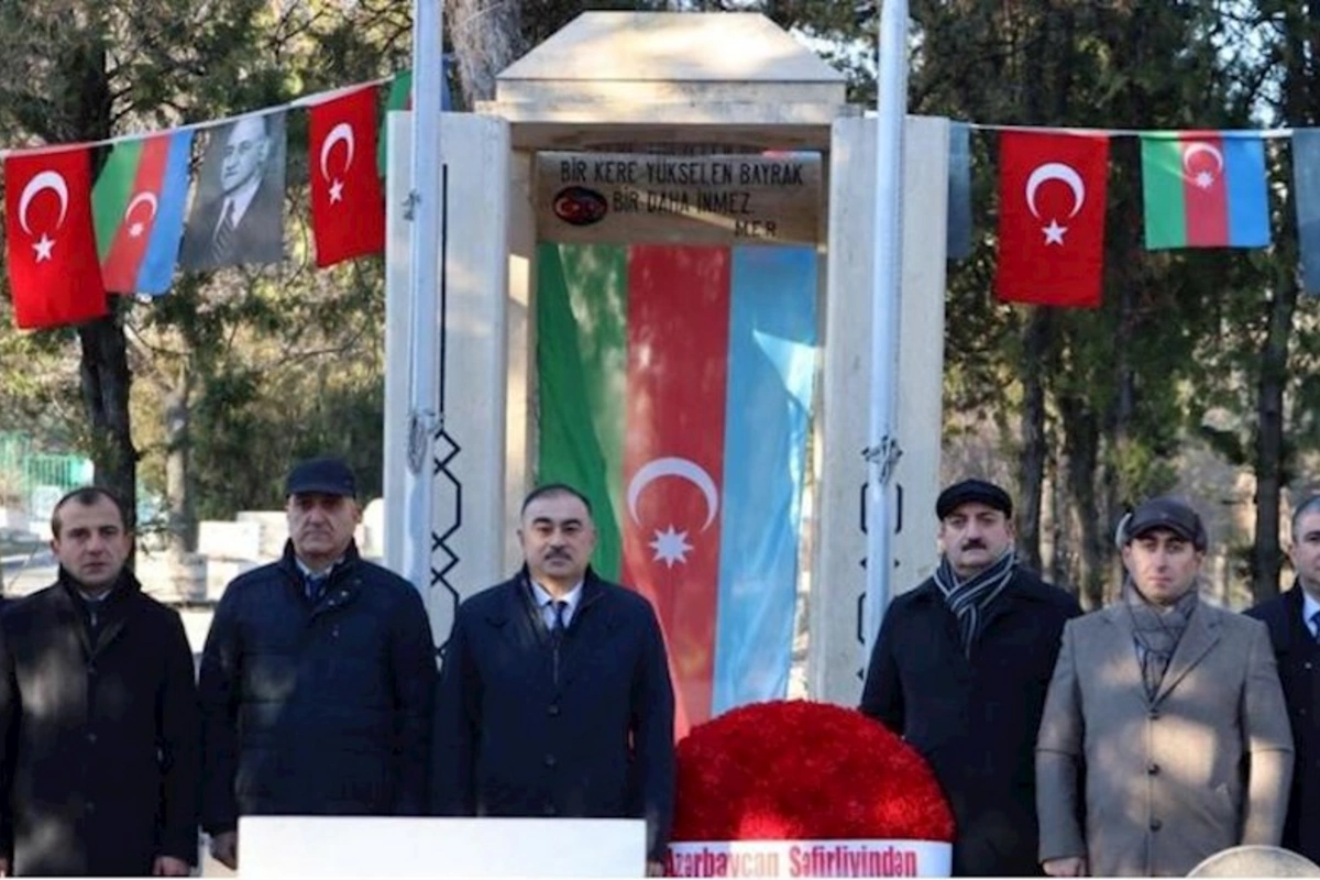 Türkiyədəki səfirliyimizin kollektivi Rəsulzadənin məzarını ziyarət etdi — FOTO