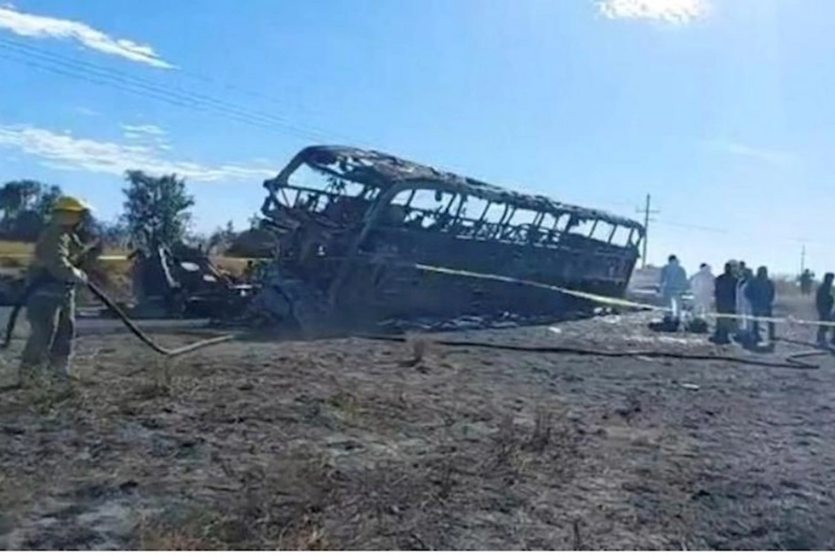 Turist avtobusu yük maşını ilə toqquşdu: 19 nəfər öldü