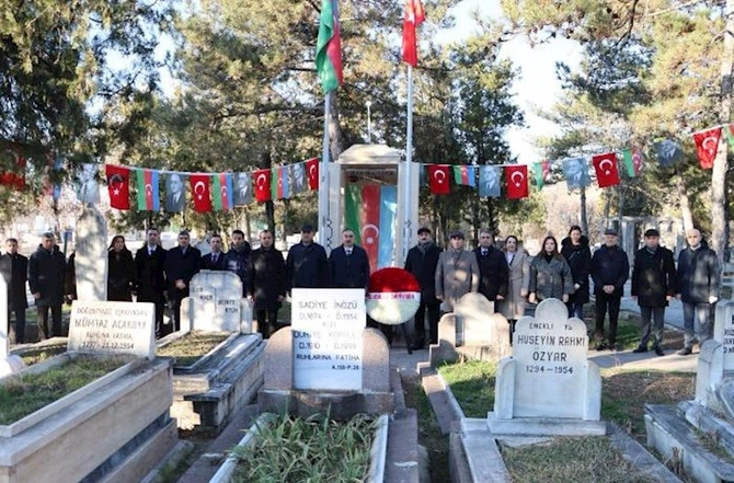 Türkiyədəki səfirliyimizin kollektivi Rəsulzadənin məzarını ziyarət etdi — FOTO