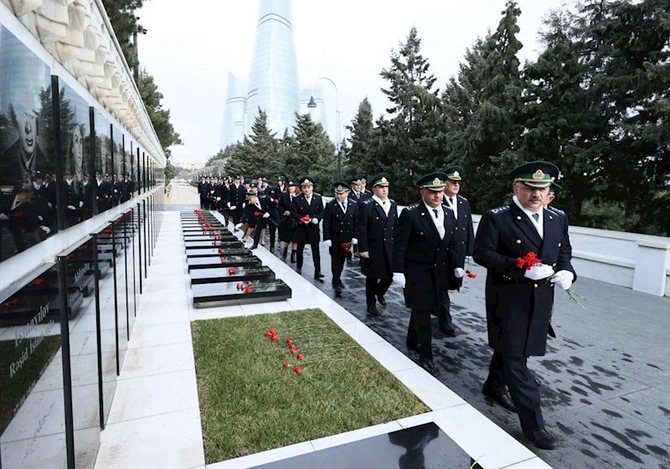 Gömrük əməkdaşlarının peşə bayramı günü münasibətilə tədbir keçirilib — FOTOLAR Gömrük əməkdaşlarının peşə bayramı günü münasibətilə tədbir keçirilib — FOTOLAR