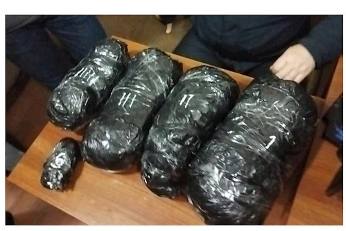 Qəbələdə narkokuryerlik edən dostlar saxlanılıb, 4 kq narkotik aşkarlanıb