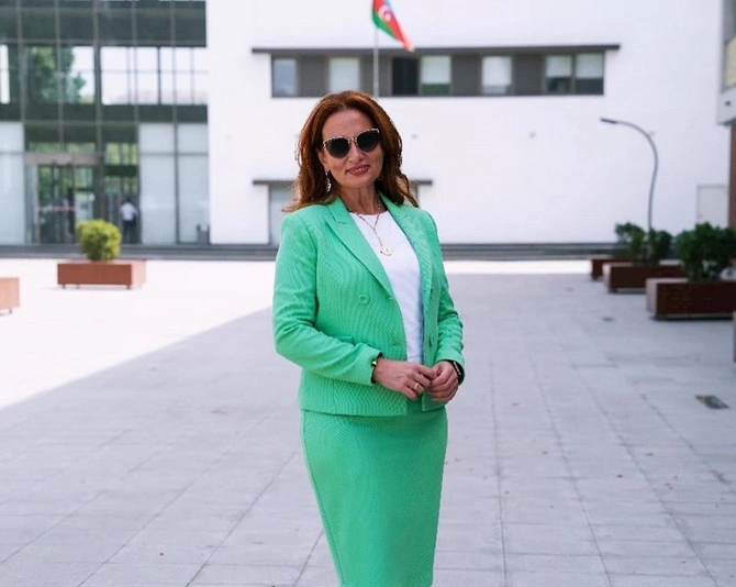 Bakının məşhur məktəbinə direktor təyin edildi — FOTO Bakının məşhur məktəbinə direktor təyin edildi — FOTO