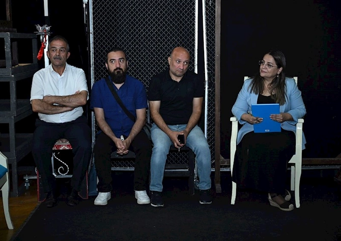 Adil Kərimli “Yuğ” teatrının kollektivi ilə görüşüb — FOTOLAR