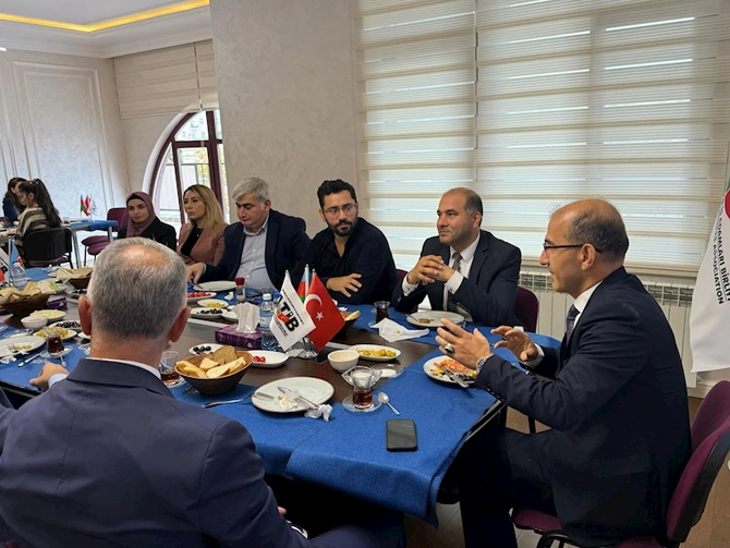 ATİB-in 20 illiyinə həsr olunmuş yazı müsabiqəsinin qalibləri mükafatlandırıldı — FOTOLAR