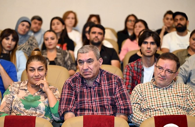 Adil Kərimli Azərbaycan Dövlət Kukla Teatrında olub — FOTOLAR