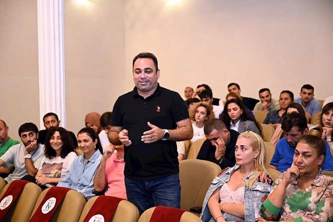 Adil Kərimli Azərbaycan Dövlət Kukla Teatrında olub — FOTOLAR