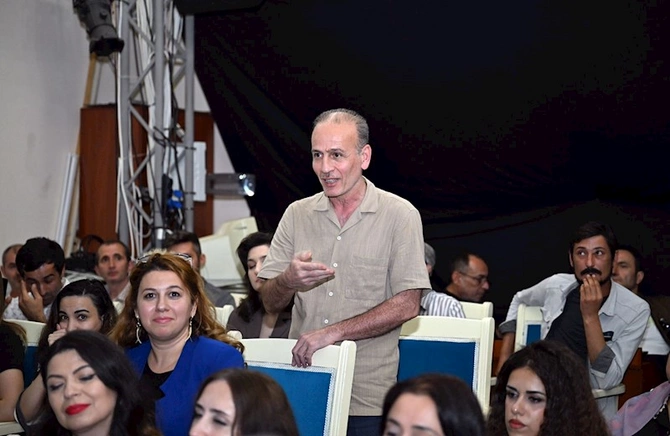 Adil Kərimli “Yuğ” teatrının kollektivi ilə görüşüb — FOTOLAR
