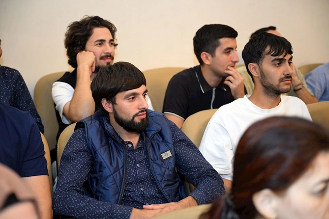 Adil Kərimli Azərbaycan Dövlət Kukla Teatrında olub — FOTOLAR