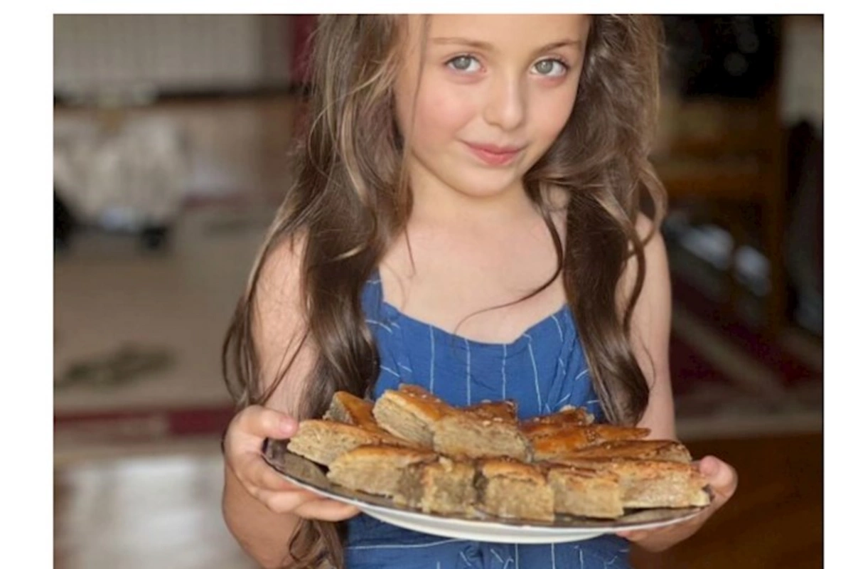 Gününüz mübarək, qızlar!