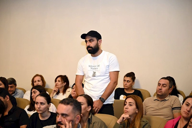 Adil Kərimli Azərbaycan Dövlət Kukla Teatrında olub — FOTOLAR
