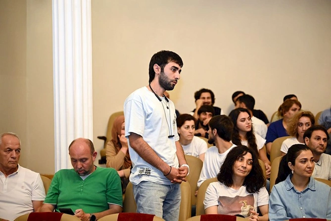 Adil Kərimli Azərbaycan Dövlət Kukla Teatrında olub — FOTOLAR