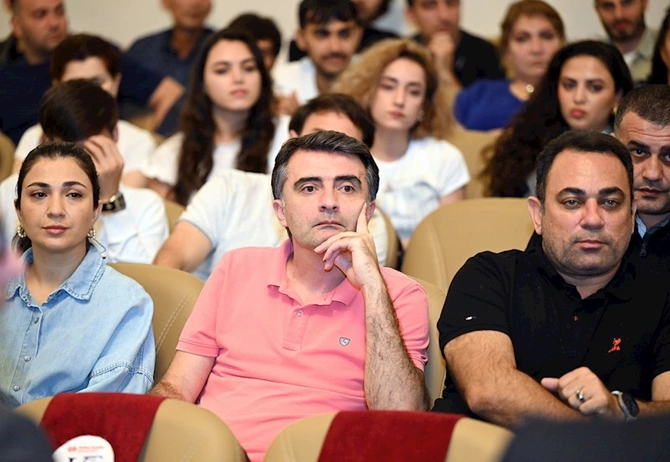 Adil Kərimli Azərbaycan Dövlət Kukla Teatrında olub — FOTOLAR