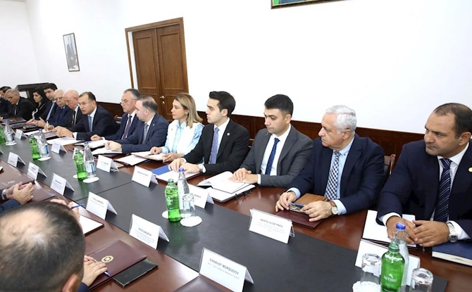 AHİK ilə Mediasiya Şurası arasında birgə əməkdaşlığa dair memorandum imzalanıb — FOTOLAR