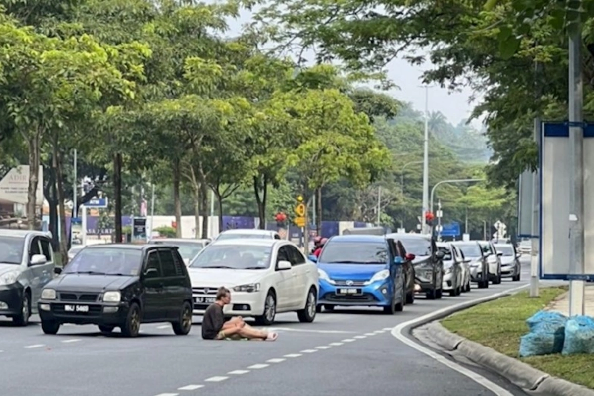 Rus qadını Malayziyada bu hərəkətinə görə şallaqlayacaqlar