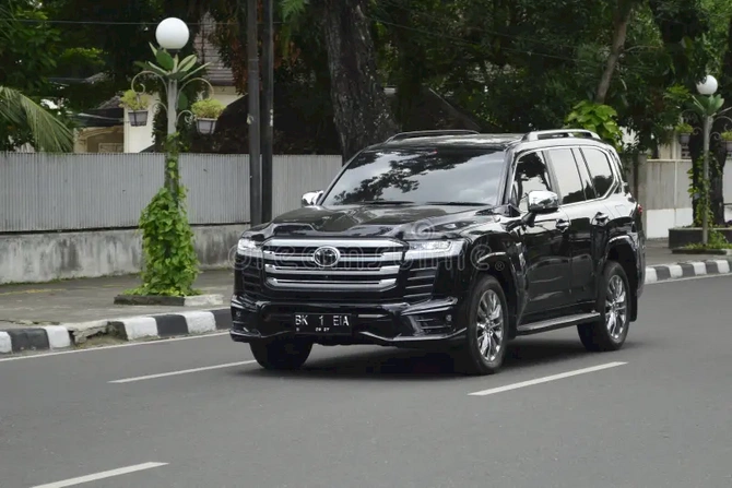 Seymur Adıgözəlov özünə 145 min manata yeni “Toyota Land Cruiser” alır — FOTO Seymur Adıgözəlov özünə 145 min manata yeni “Toyota Land Cruiser” alır — FOTO