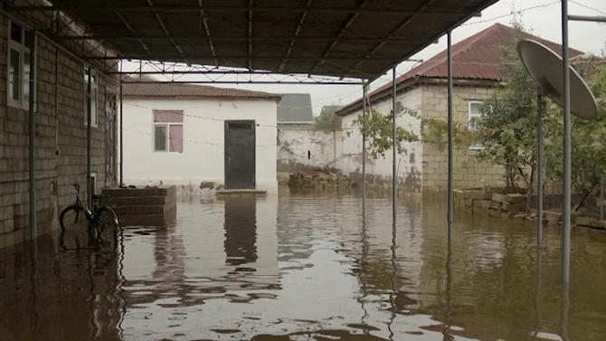 Hacıqabulda yüzlərlə həyətyanı sahə su altında qalıb — FOTOLAR Hacıqabulda yüzlərlə həyətyanı sahə su altında qalıb — FOTOLAR