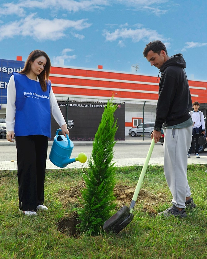 “Bank Respublika” və Sabah FK ağacəkmə aksiyası keçirdi — FOTOLAR