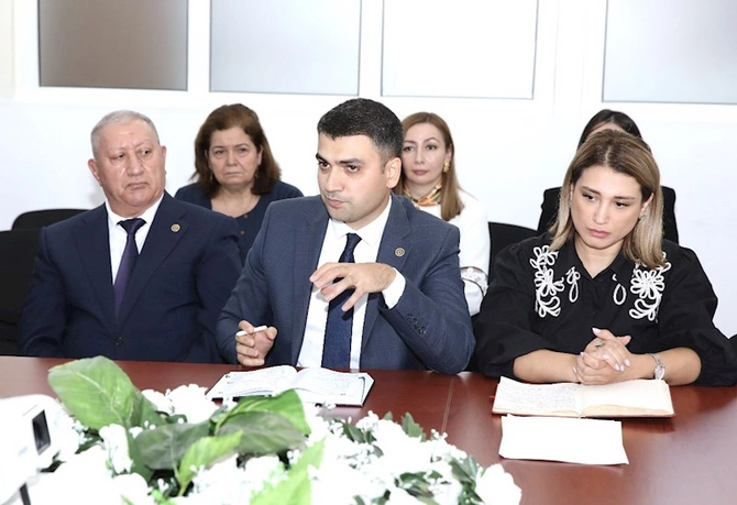 AHİK sədri qurumun Əmək və Sоsial Münasibətlər Akademiyasında tədrisin vəziyyəti ilə maraqlanıb — FOTOLAR