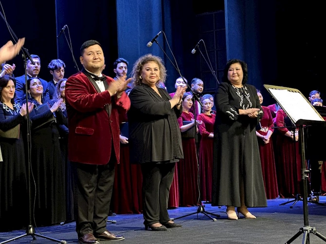 Qazax Kamera Xoru Gəncə Dövlət Filarmoniyasında konsert proqramı ilə çıxış edib — FOTOLAR